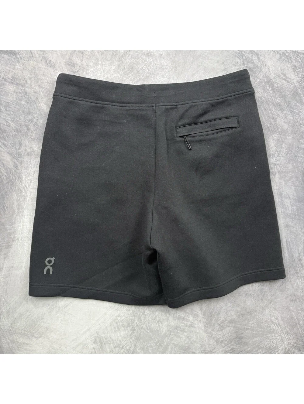 On Cloud Focus Tech Shorts Men’s Size Medium Black Sweat Shorts